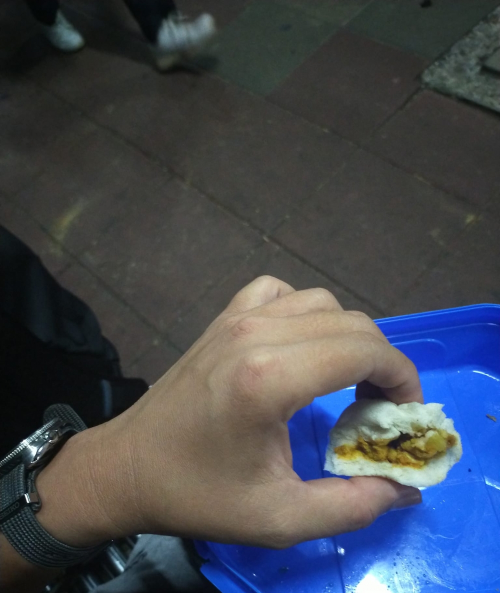 爸爸指平日最多只能吃到2至3個包，而今次女兒做了5個包，他用了1.5小時全部食完。