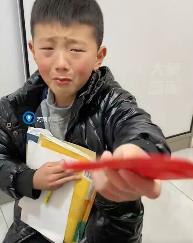 兒子打算用利是賄賂媽媽