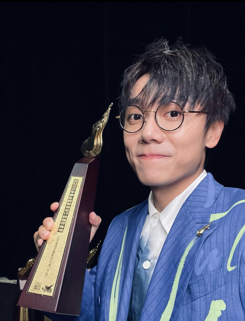 不知道文質彬彬的林家謙，是否在學校培養出音樂細胞？