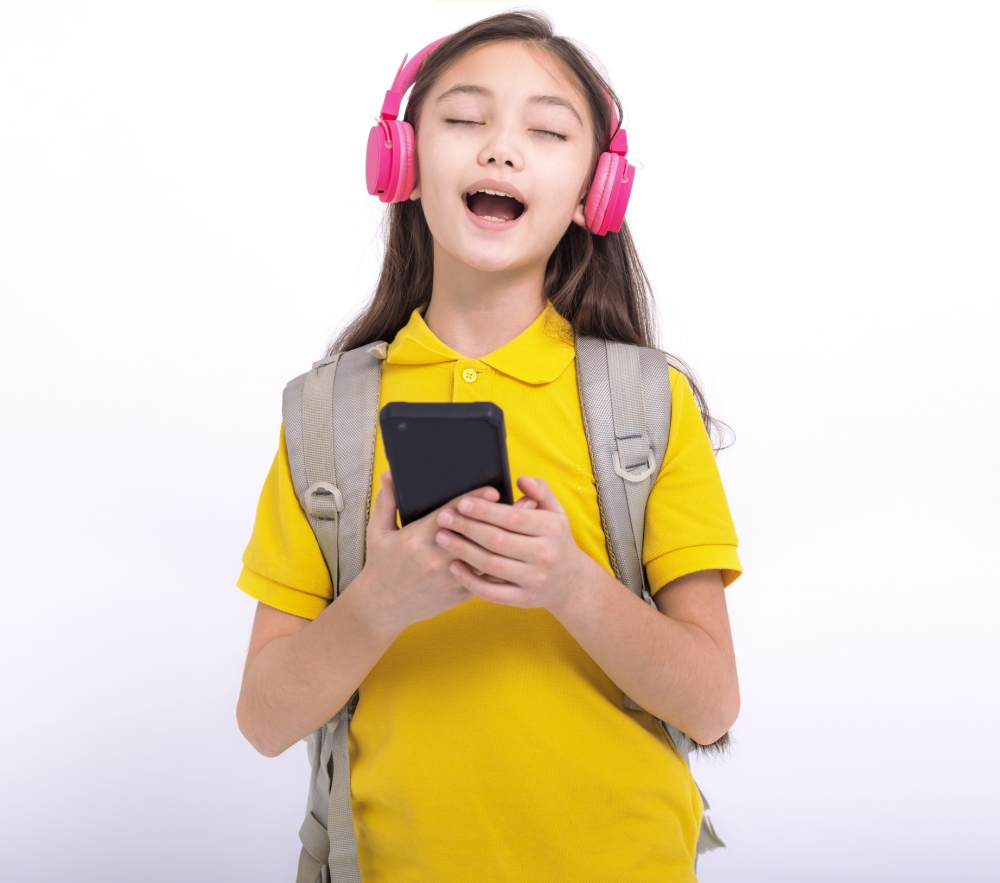 為了保護年幼女兒,媽媽只開放讓女兒使用音樂app。