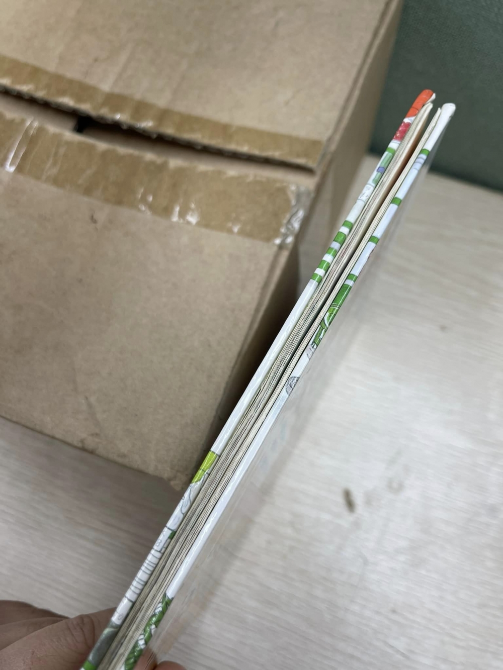 事主在收貨後，才發現有1本書殘舊不堪