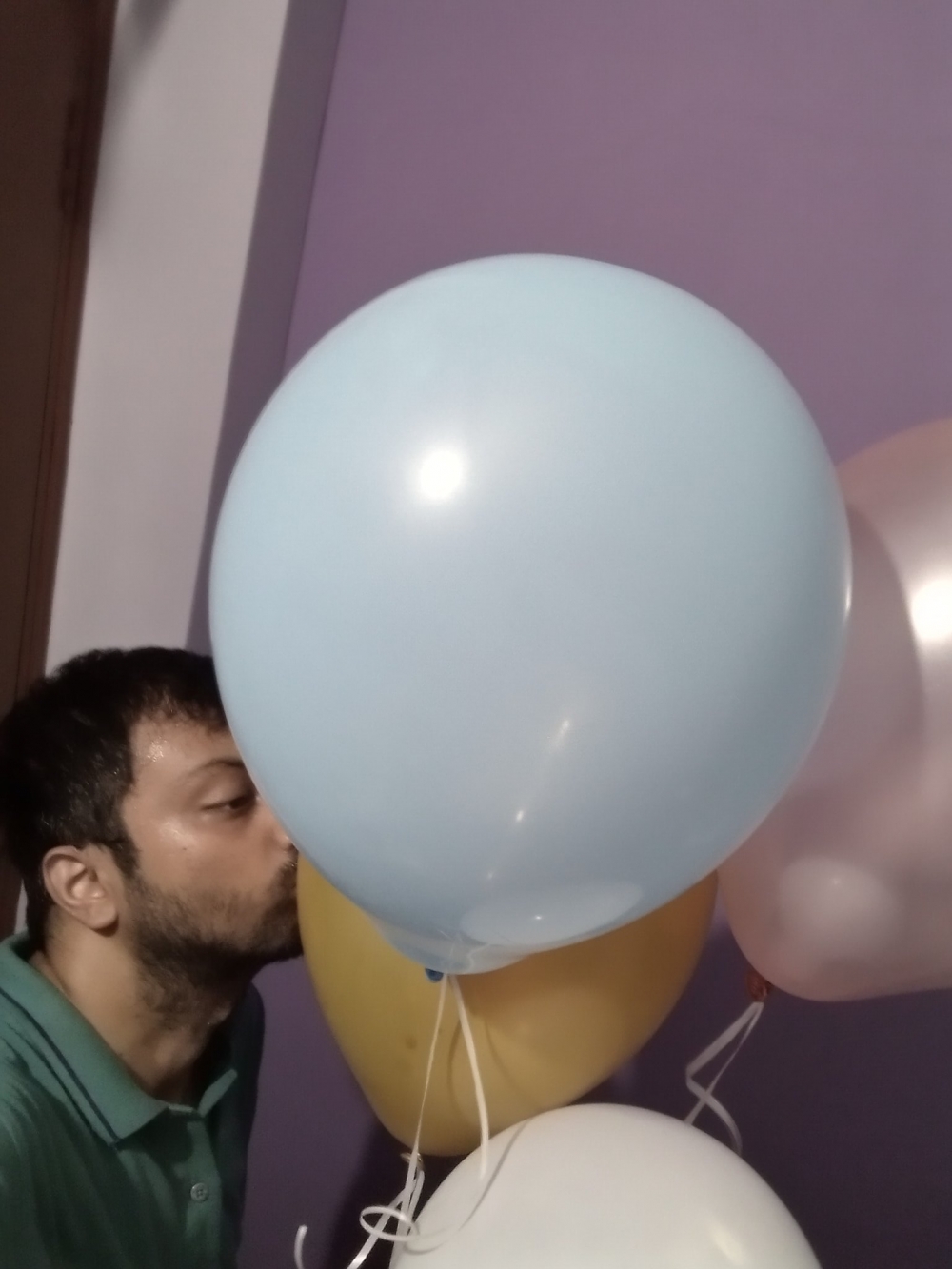 男子聲稱氣球和自己有心靈感應。