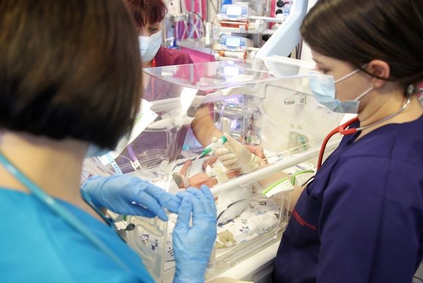 5胞胎出生3天後，其中一名男嬰不幸夭折。