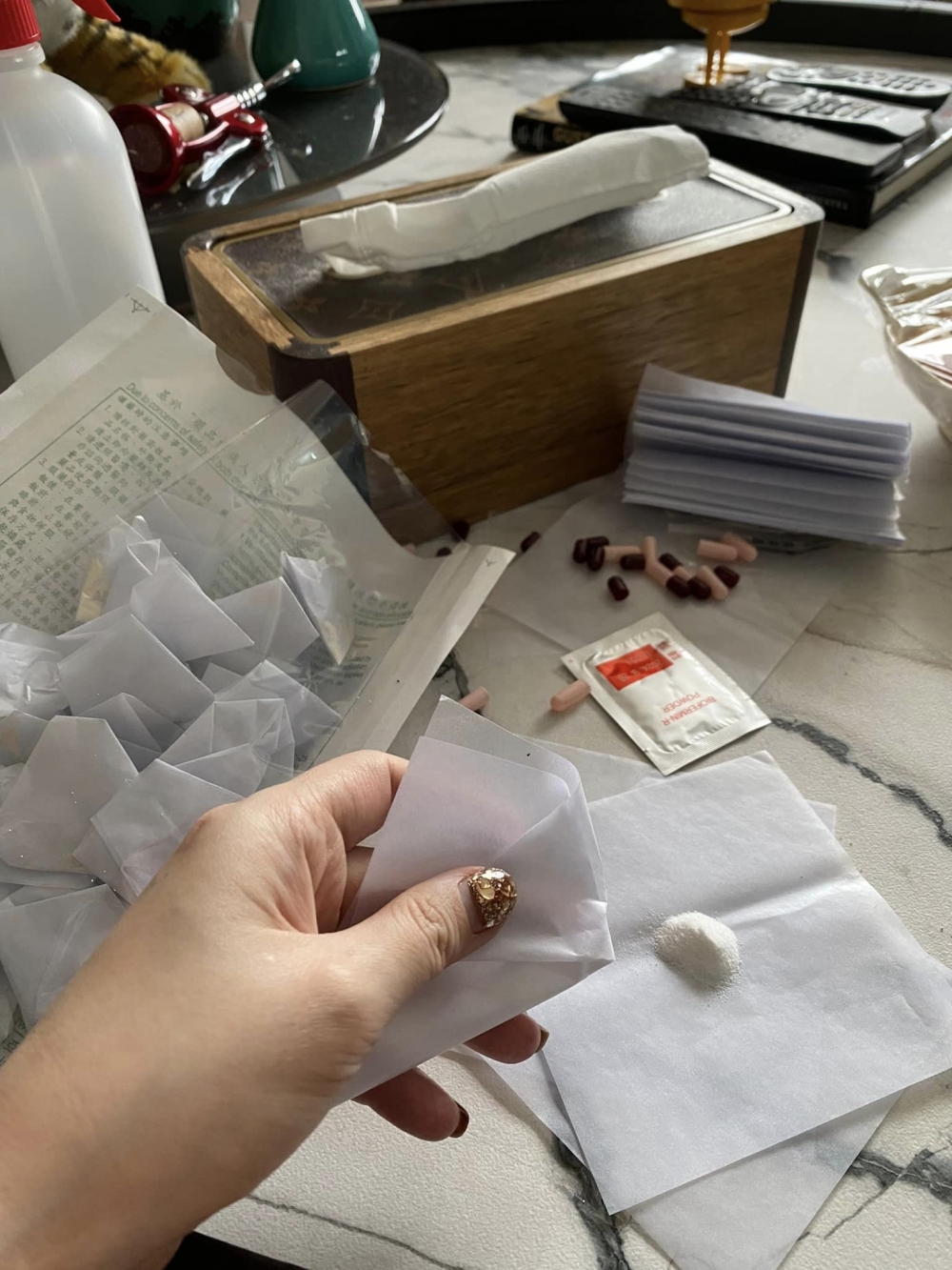 如今被B需要吃藥消炎，讓媽媽心疼極了。