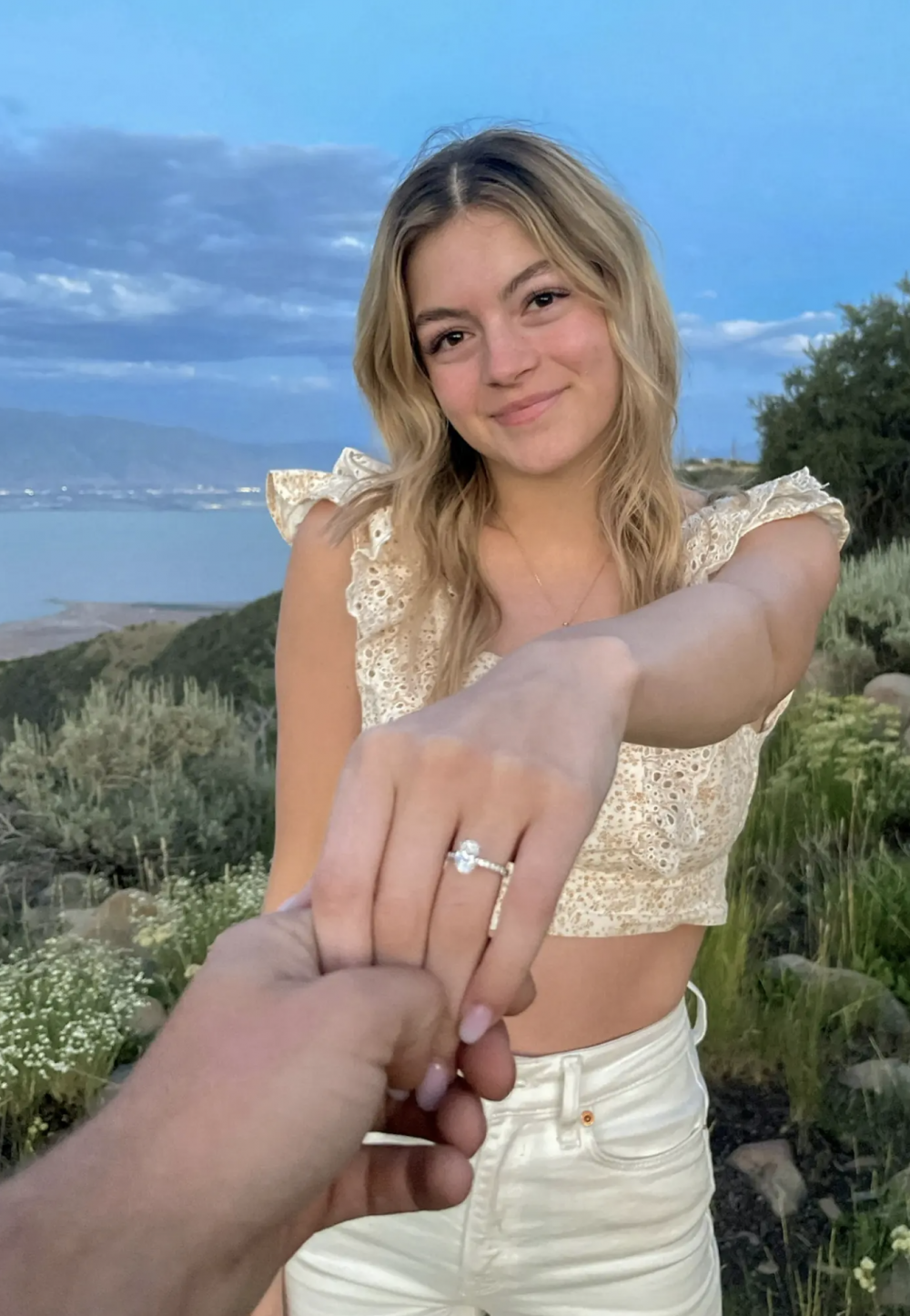 Lucas在2022年7月向Lauren求婚。