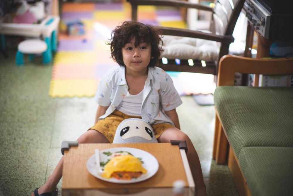 老師盯住學生吃飯時有沒有食到敏感食材