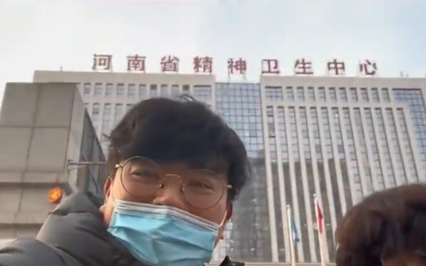 一名來自農村的38歲男子，由於每天工作都10幾小時，讓他難以找女朋友。