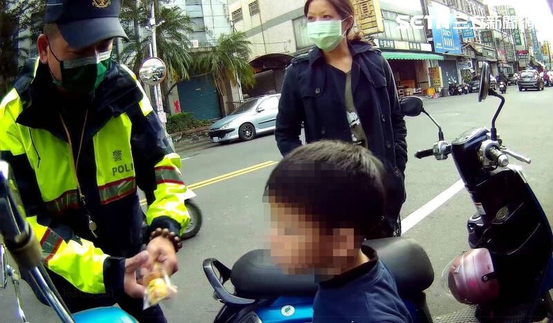 兒子發現家人全部都不見後，就站在街上大聲哭泣，好在被街上的人發現並報警求助。