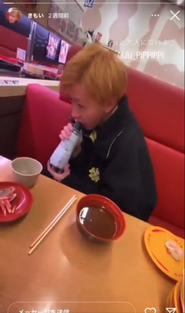 中學生狂舔豉油樽的瓶蓋