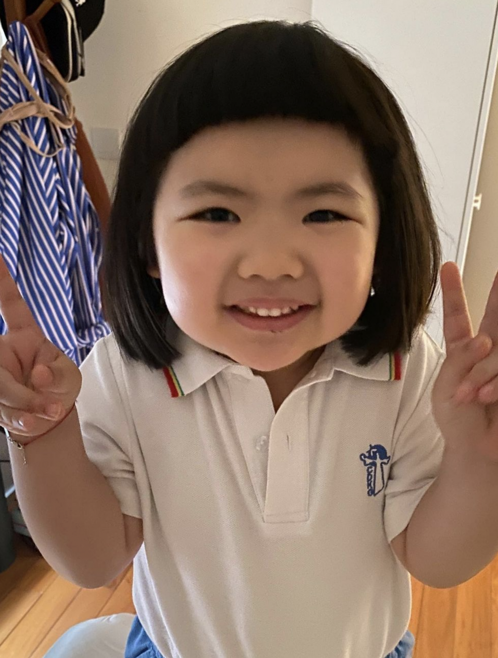 Lucy熱愛返學，曾試過無得返學而「唔開心」。