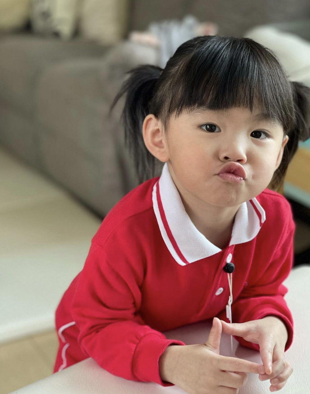 雨僑大女兒Harper長大了不少。