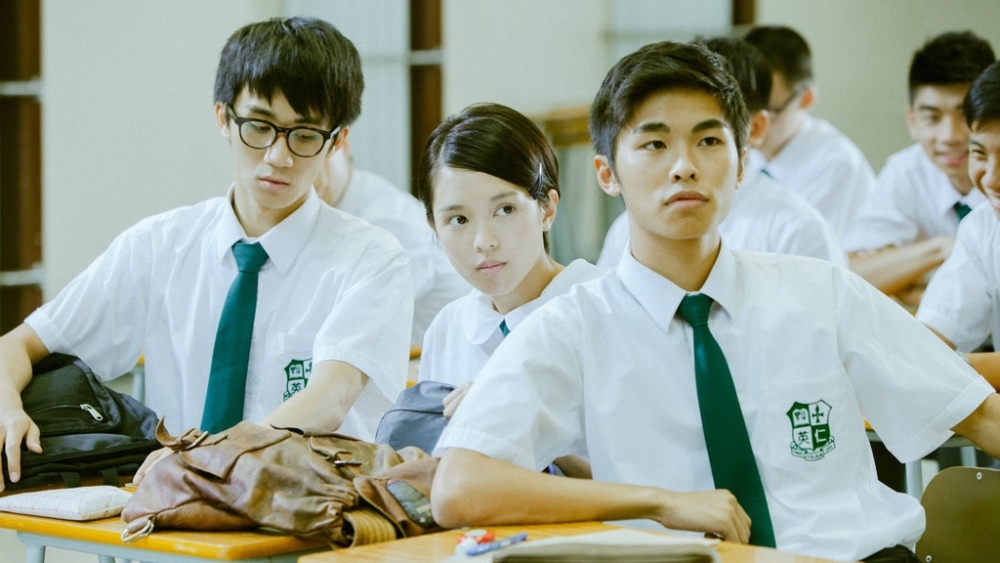 事主指他與同學在上中文堂時覺得無聊,於是就寫了些「鹹濕」內容在工作紙上。