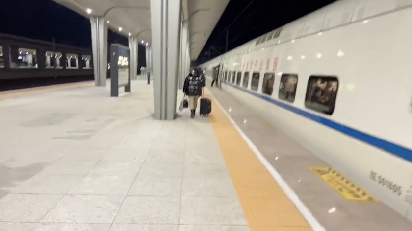 每天早上6點中，她就需要出門趕高鐵到北京。