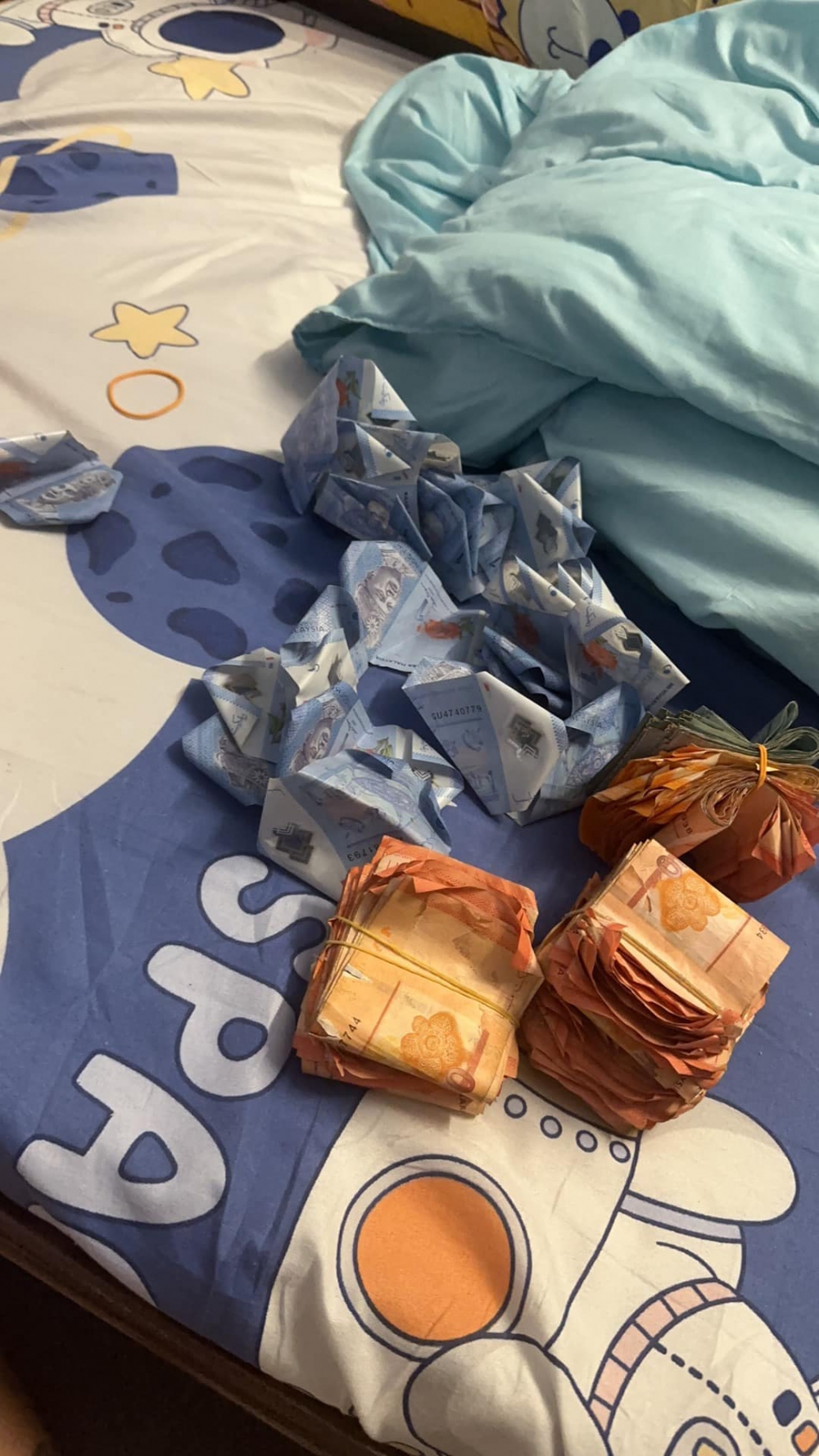 不過人妻投訴拆銀紙花很花時間，令人手軟，而且銀紙拆出來後變得很皺。