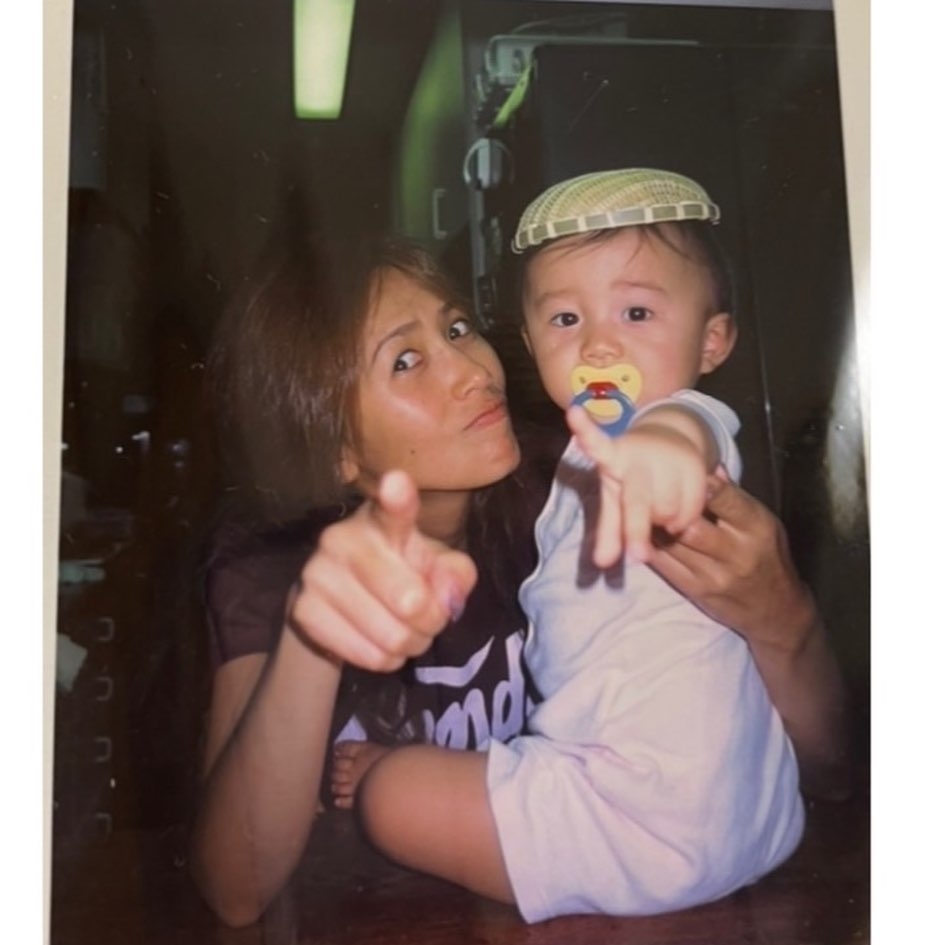 兩姐妹感謝媽媽工藤靜香為家庭的付出。