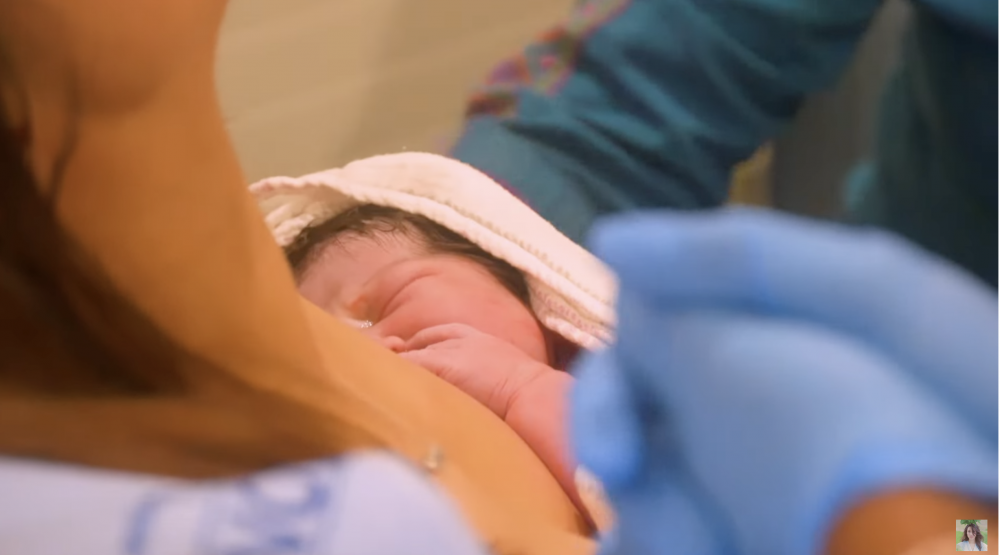 終於到下午6:08,細女Anika出世了。