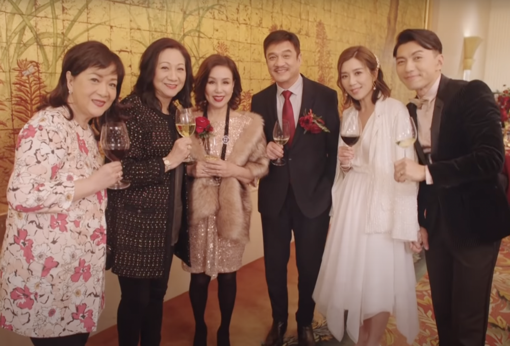 網民支持媽媽,認為年輕人要懂人情世故。