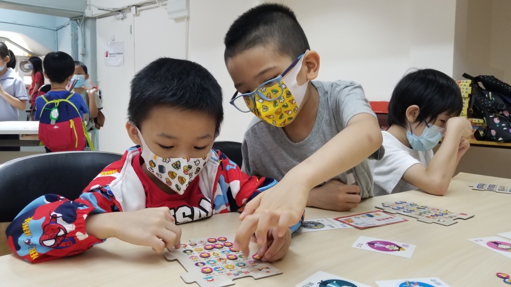 無論大人或小朋友，都要尊重別人可選擇戴或不戴口罩