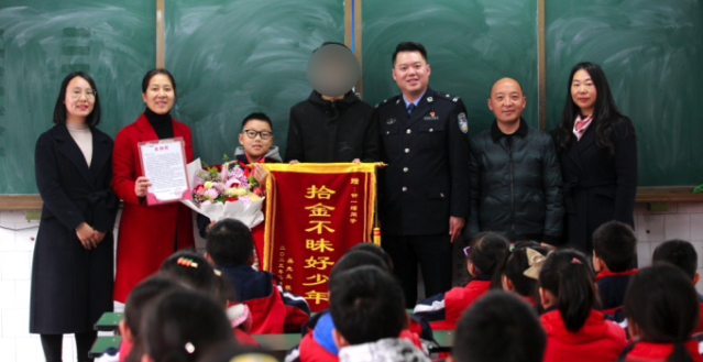 男童的善舉引起外界關注，得知母子家境困難，當地政府部門決定資助男童到高中畢業。