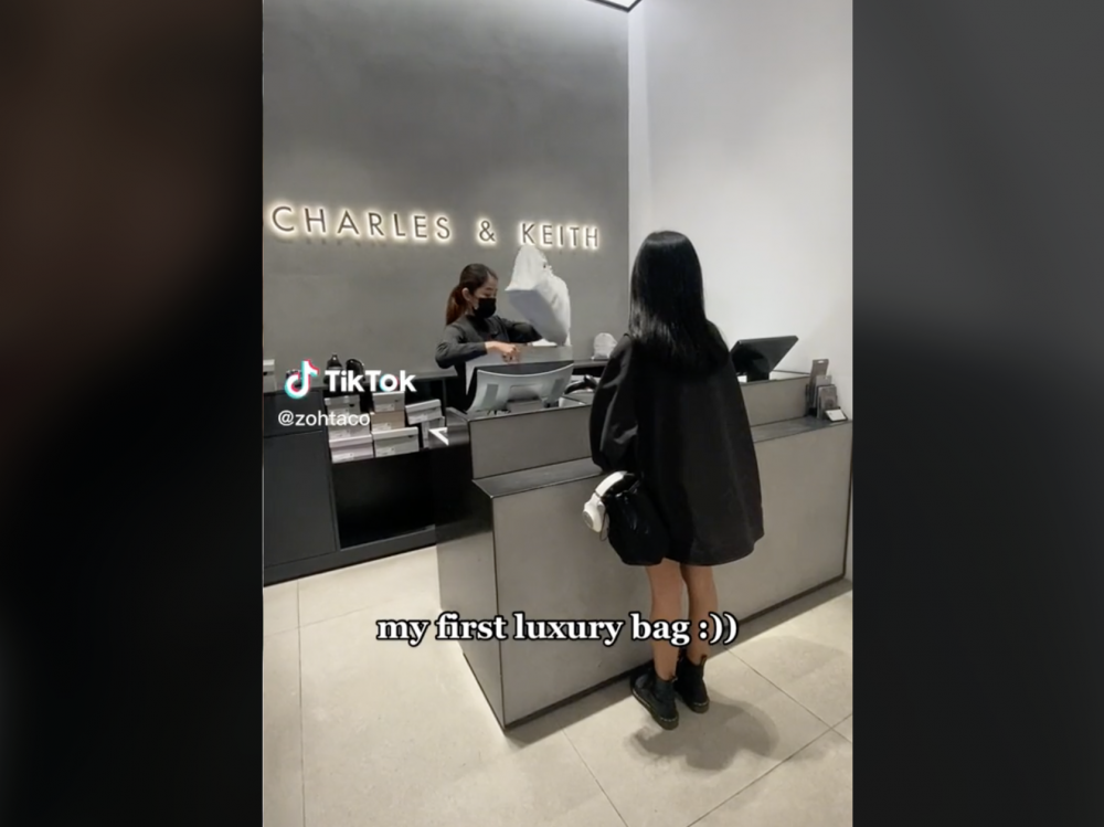 Zoe因為上傳買手袋的視頻遭到熱議。