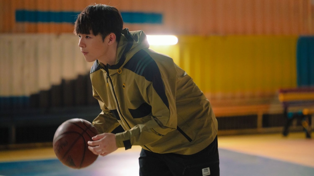 帖文中標明員工要做「籃球場上的人肉執波機器」