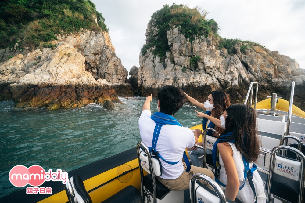 路線一：乘坐橡皮噴射船，到淺水灣至大潭灣一帶海岸，近距離觀察分佈上邊的「奇形怪石」