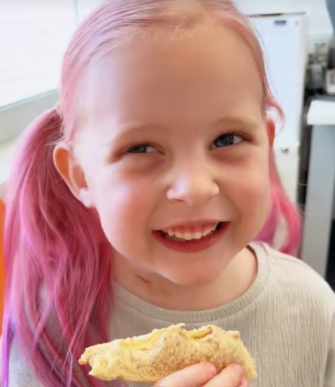 母親指出，女兒平時抗拒服藥，也不喜歡看醫生，這次的主動要求與以往不同，於是決定直接帶她前往急診室